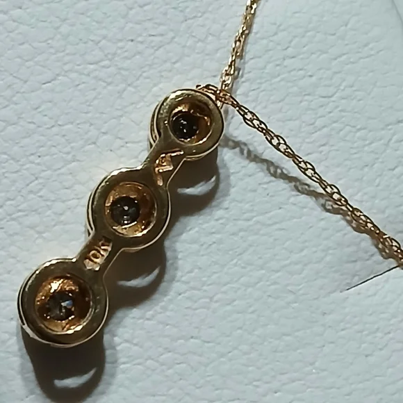 10K Yellow Gold Diamond necklace